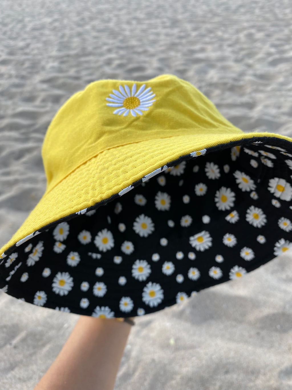 REVERSIBLE DAISY BUCKET HAT